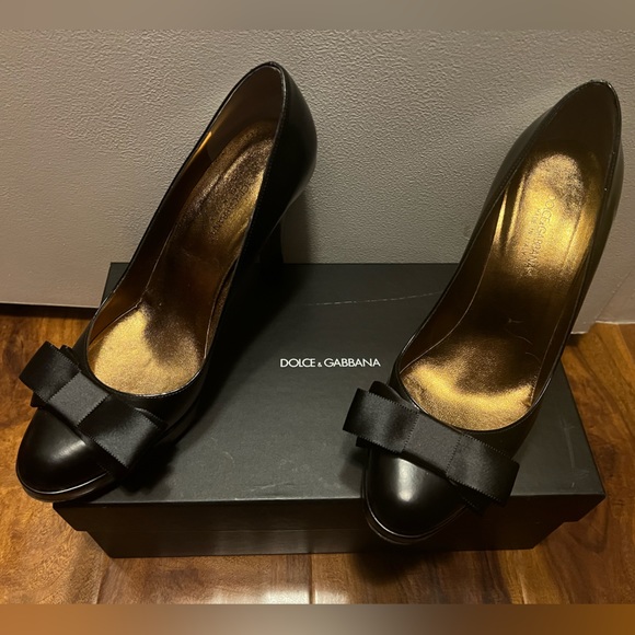 137. Dolce & Gabbana Bow Pumps - Includes Box - Excellent Condition - Picture 6 of 7